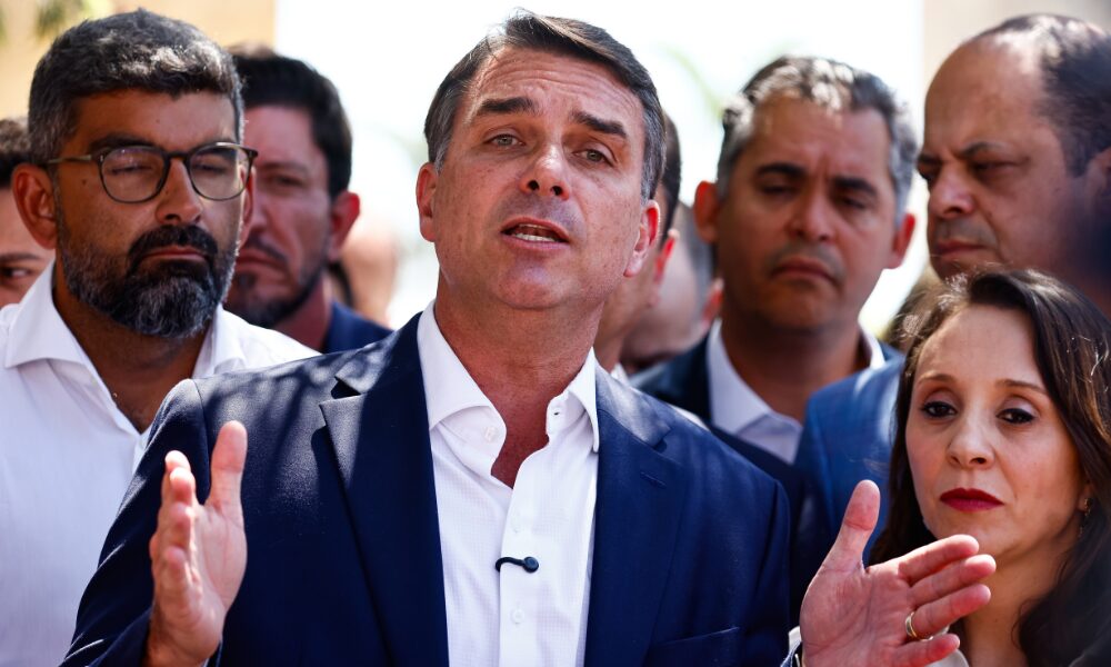 A 12 dias do 2º turno, Flávio muda discurso e diz que votará a favor do fim da escala 6×1