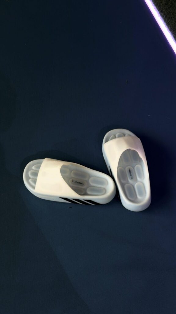 Adidas entra na febre do recovery com chinelo que esfria os pés por 30 minutos; veja como funciona