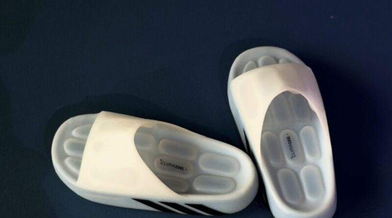 Adidas entra na febre do recovery com chinelo que esfria os pés por 30 minutos; veja como funciona