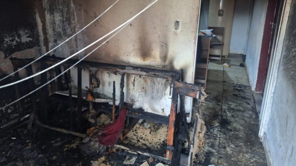 Adolescente sofre queimaduras em 20% do corpo ao tentar apagar incêndio causado por criança com isqueiro em Uberaba