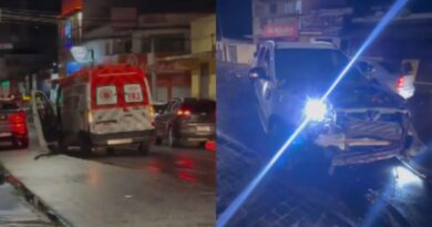 Ambulância do Samu com paciente se envolve em acidente no Centro de Uberlândia