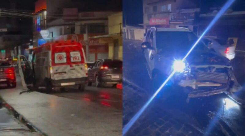 Ambulância do Samu com paciente se envolve em acidente no Centro de Uberlândia