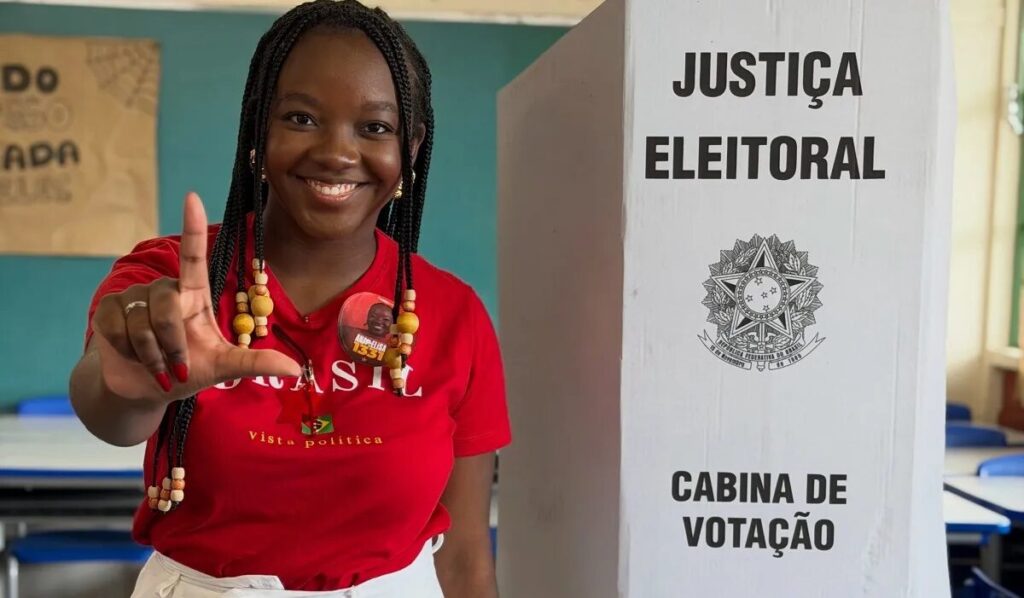 Ana Elisa, deputada mais jovem eleita, diz que sofreu ameaças de morte e estupro
