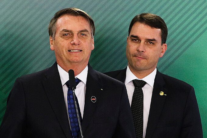‘Ansioso para dar um abraço nele’, diz Flávio após Moraes liberar visitas a Bolsonaro