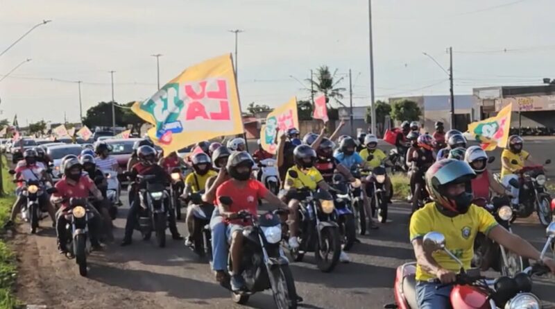 Apoiadores de Lula fazem carreata em Uberaba