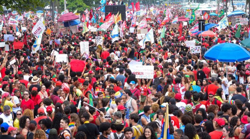Apoiadores fazem ato em prol da reeleição de Lula no Rio sem presença do petista