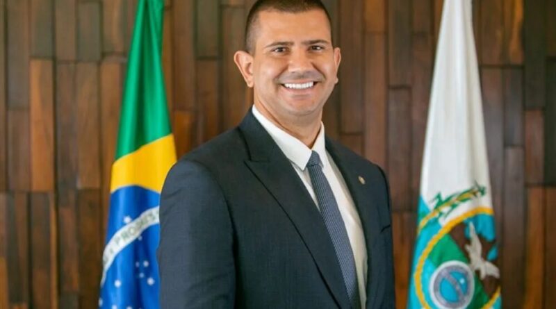 Após anulação de votos de Garotinho, TRE oficializa Douglas Ruas como governador eleito do Rio