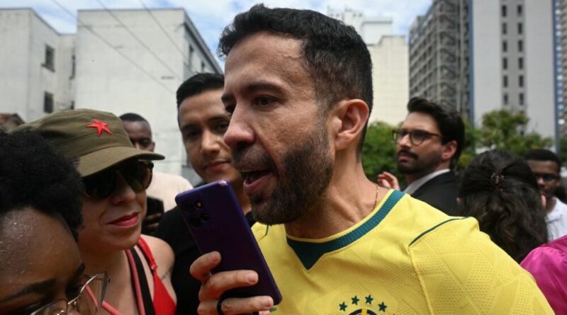 Após sofrer arritmia cardíaca, Janones diz que receberá alta nesta terça às 13h13