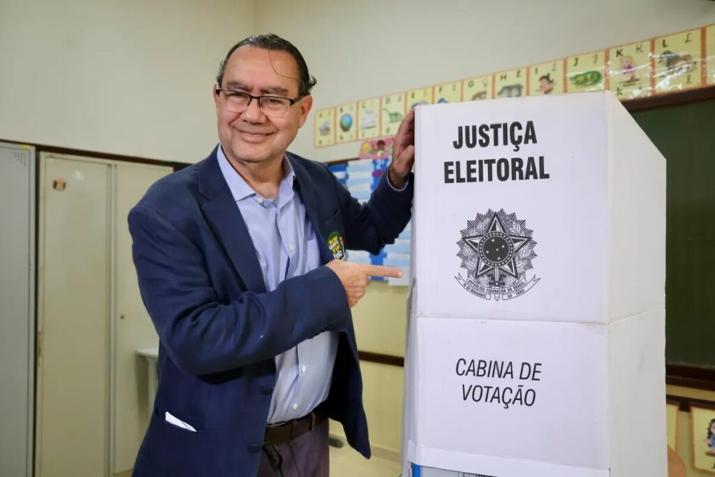 Augusto Cury anuncia apoio a Flávio Bolsonaro no 2º turno