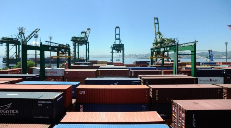 Balança comercial tem superávit de US$ 7,74 bilhões em setembro