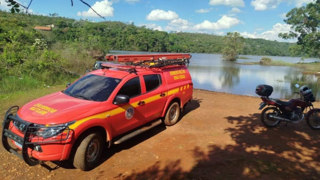 Bombeiros procuram por homem que desapareceu em represa de MG após caiaque virar
