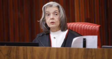 Cármen Lúcia cobra TSE sobre transporte gratuito no 2º turno das eleições