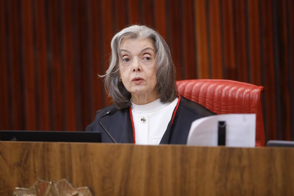 Cármen Lúcia cobra TSE sobre transporte gratuito no 2º turno
