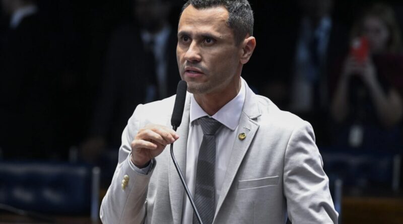 Cleitinho passa mal após discurso no Senado