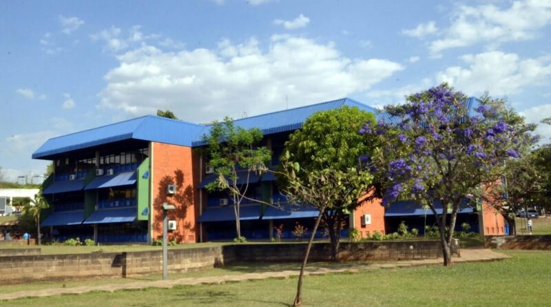 Eleitores que votam no bloco 5O do Campus Santa Mônica, em Uberlândia, são transferidos para o 3D no 2º turno
