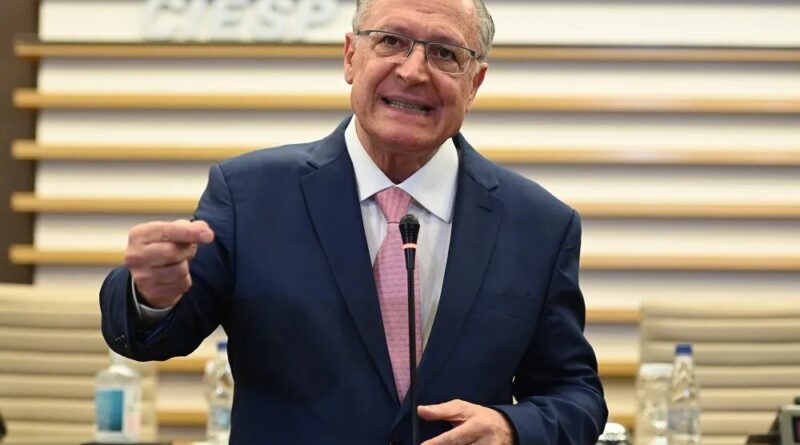 Em busca de indecisos, Alckmin participa de eventos com evangélicos e judeus