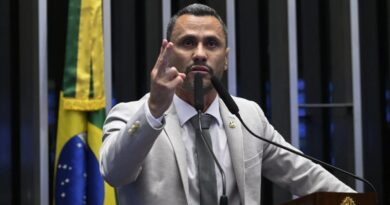 Fenômenos nas redes sociais, fortes nas urnas: quem são os políticos mineiros que mobilizam seguidores na internet