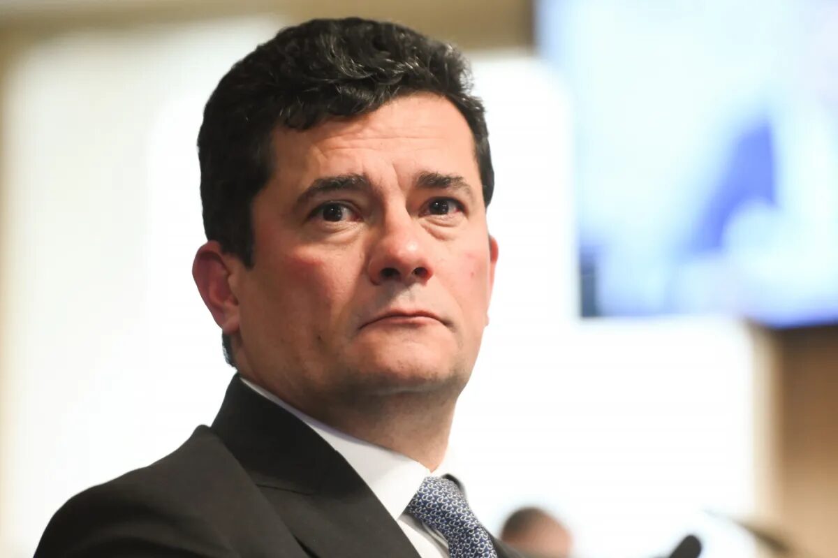 Saída de Flávio Bolsonaro do país é compreensível, afirma Sergio Moro