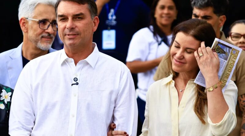 Flávio visitará Jair Bolsonaro nesta terça-feira