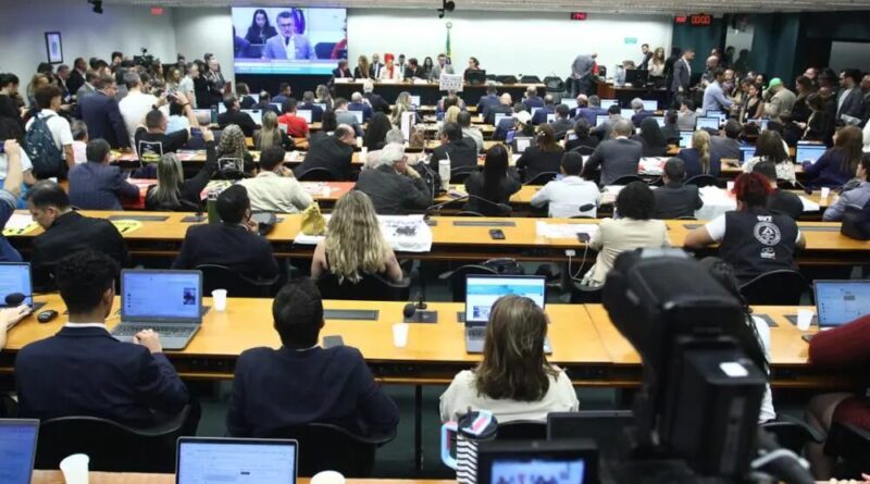 Governo consegue apoio para aprovar fim da escala da 6×1; votação acontece nesta quarta