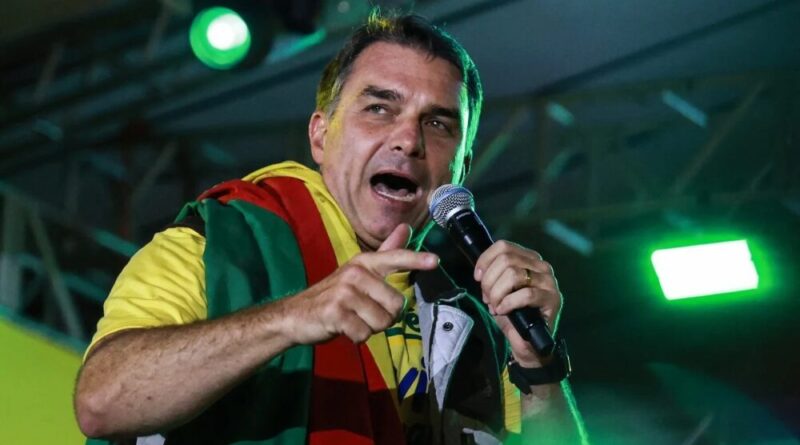 Governo Milei nega que Flávio Bolsonaro tenha pedido asilo na Argentina