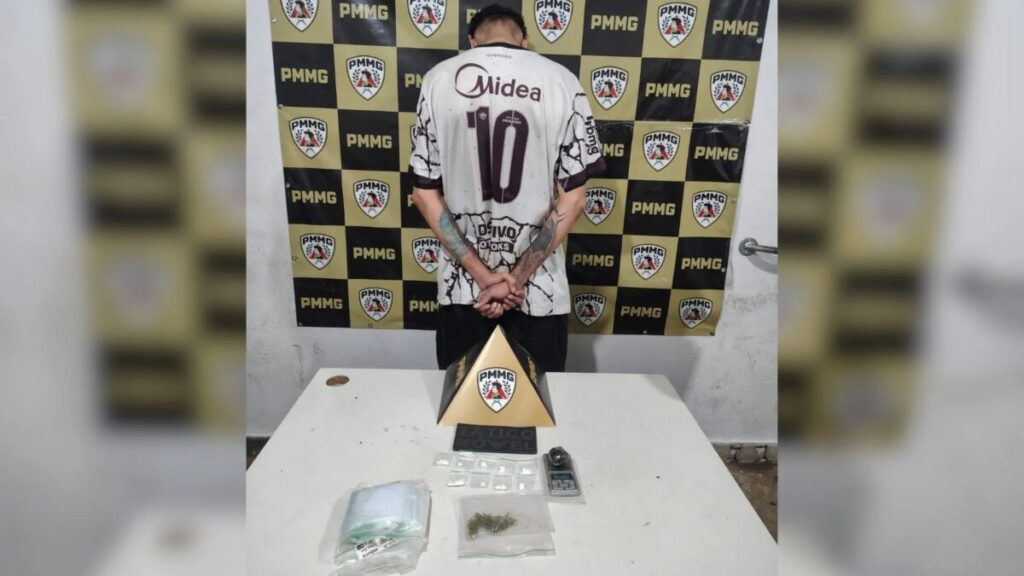 Homem é preso ao assumir que faz 'delivery' de drogas como complemento de renda em Uberaba