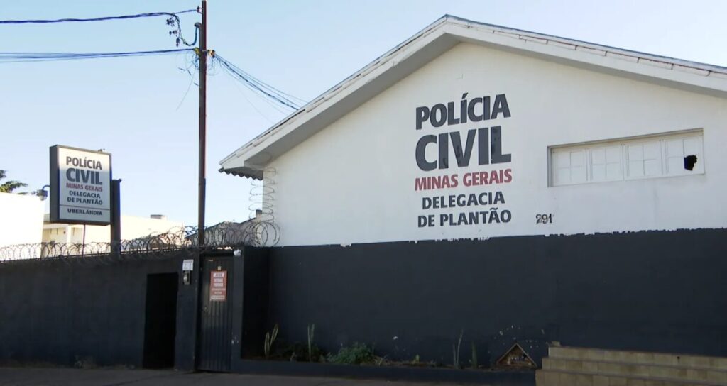 Homem procura delegacia para assumir homicídio após irmão ser preso por suspeita do crime em Uberlândia