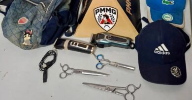 Homens são presos por furtarem R$ 14 mil em tesouras profissionais de clínica veterinária em Patos de Minas