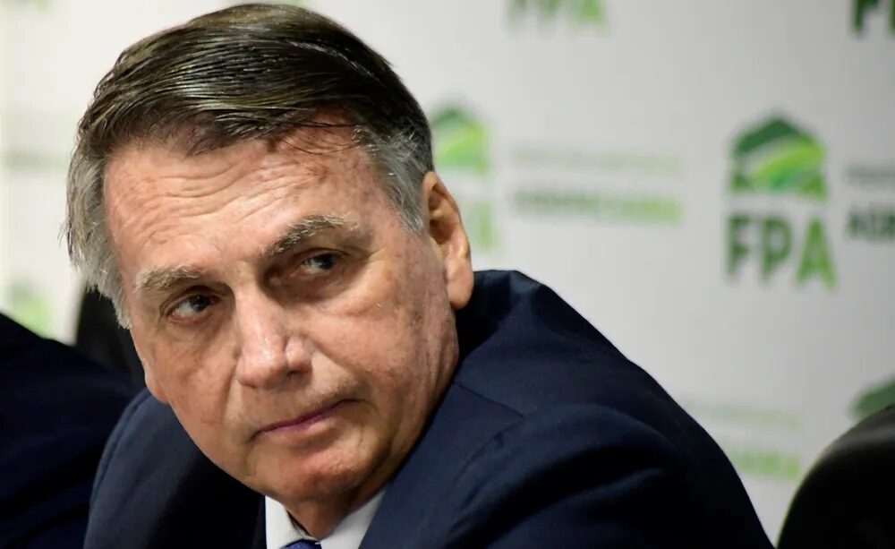 Jair Bolsonaro teve taquicardia e dificuldade para respirar na última semana, diz boletim