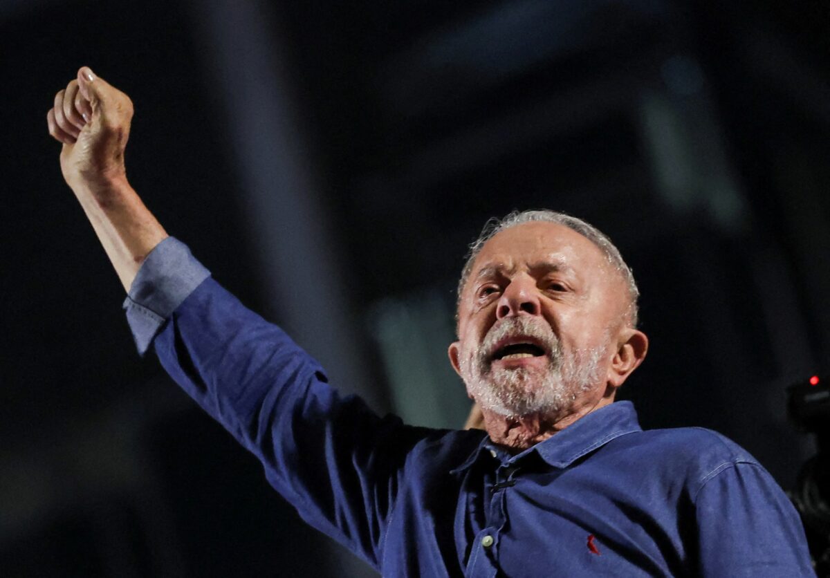 Lula cresce três vezes mais do que Flávio Bolsonaro em Uberlândia no 2° turno