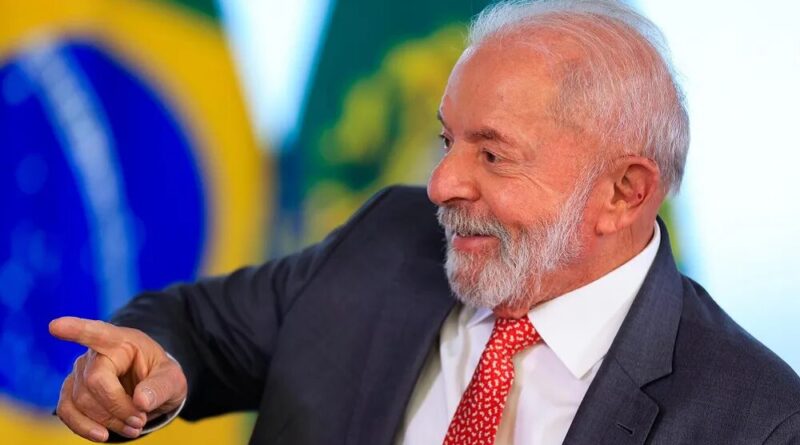 Lula diz que enviará PEC ao Congresso por transporte público gratuito aos fins de semana