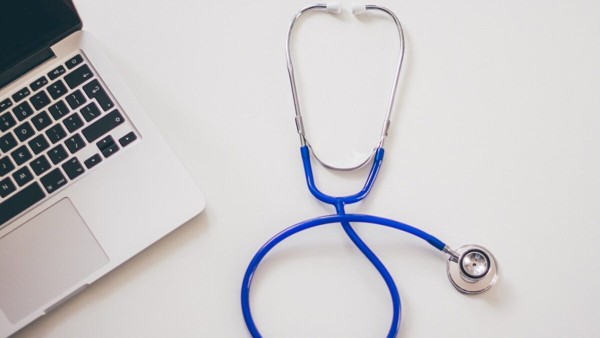 Microsoft diz que IA superou médicos em testes de diagnóstico