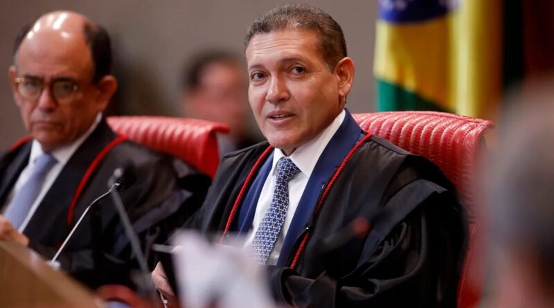 Ministro do TSE derruba decisão de Nunes Marques e manda reativar ‘Exército do Lula’