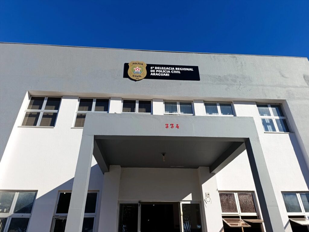 Motorista morre após ser arremessado do carro em rodovia de MG