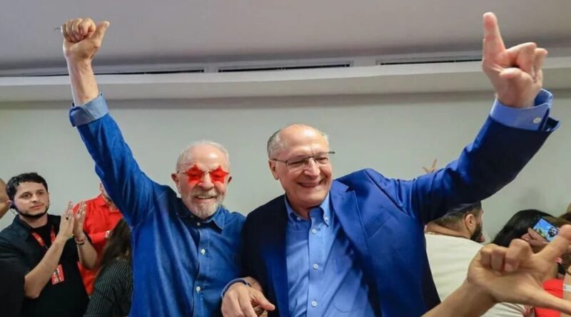 Na Avenida Paulista, Lula diz que quarto mandato é ‘fato histórico que deve ao povo brasileiro’