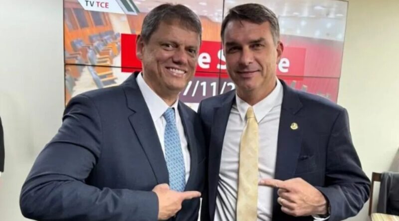 Na reta final, Tarcísio coordena mobilização de mais de 90 atos pró-Flavio em SP
