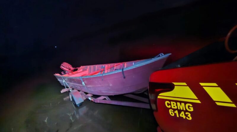 Pai e filho ficam ilhados em rio após barco ser levado pela correnteza enquanto montavam acampamento em MG