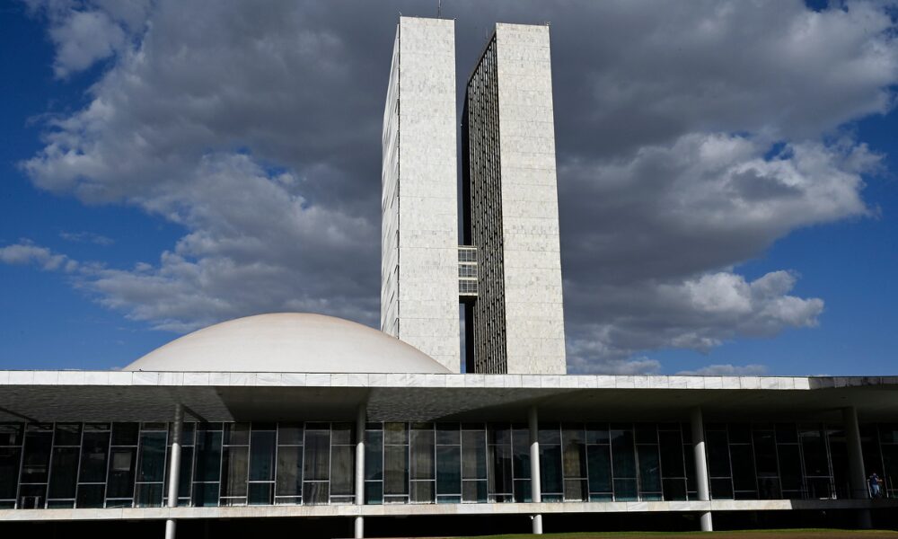 Presidente pode assinar tratados internacionais sozinho?