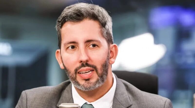 Professor e sociólogo, Leandro Grass tenta vencer Celina Leão pelo governo do DF