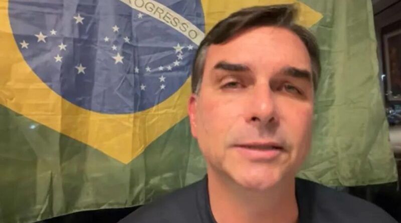 Propaganda de Flávio que teve problema em áudio será reexibida, diz TSE