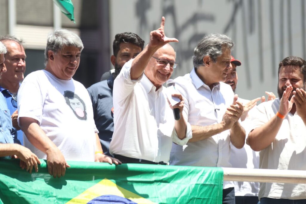Quem é eleito não devia ter sigilo, diz Alckmin