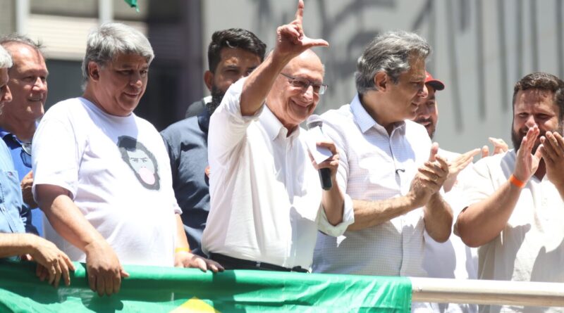 Quem é eleito não devia ter sigilo, diz Alckmin