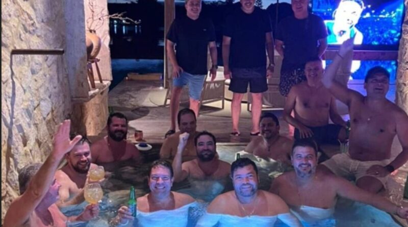 Quem é senador de foto vazada com políticos do Centrão em piscina