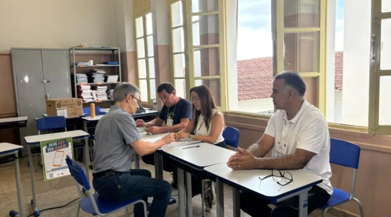 Romeu Zema vota em Araxá; mesários de sua seção são trocados no 2º turno