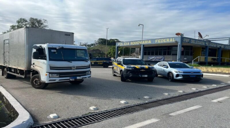Seis homens são presos com carga furtada de bebidas na BR-262, na Grande BH