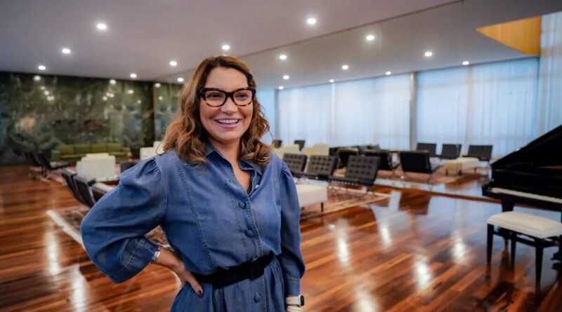 Socióloga com carreira em Itaipu: conheça a primeira-dama Janja