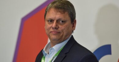 Tarcísio comenta carta de Flávio e diz que caminho é ‘respeitar o resultado das urnas’