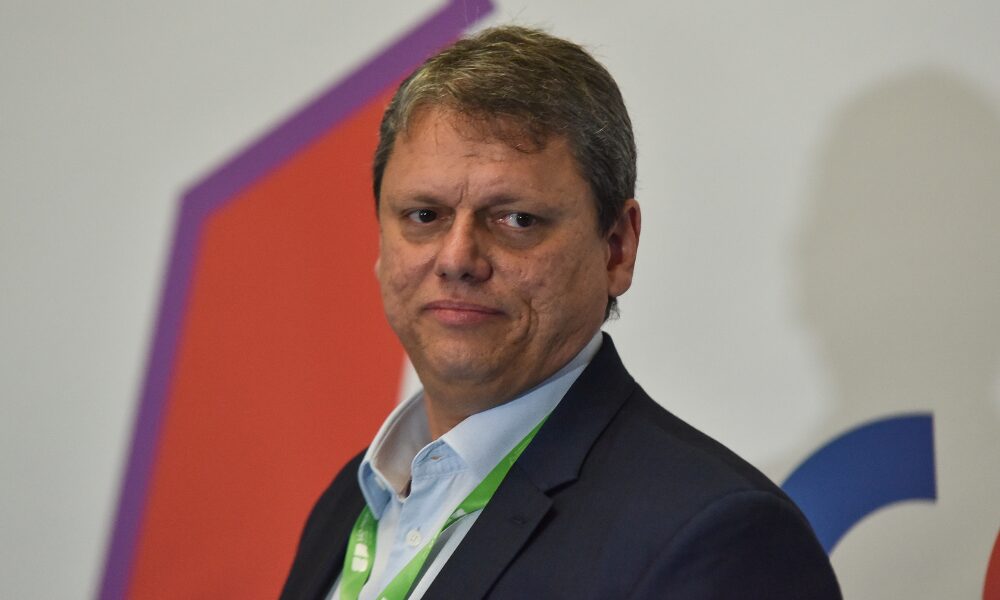 Tarcísio responde carta de Flávio Bolsonaro sobre urnas