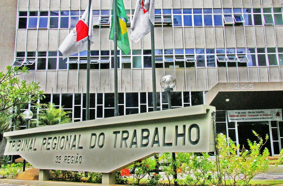 Justiça reverte justa causa de trabalhador demitido após prisão em MG