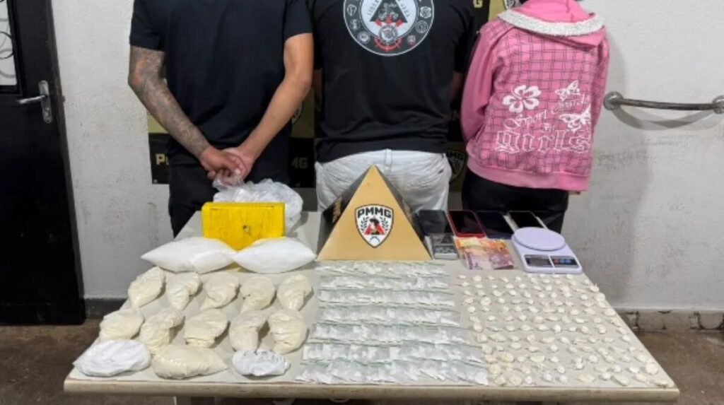 Três pessoas são presas durante 'delivery' de cocaína em Uberaba